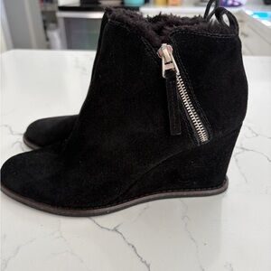 Dolce Vita Black Suede Wedge Ankle Boots with inside fur size 9.5